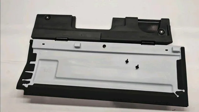 Right Maintenance Compartment Cover - part 19999-002627